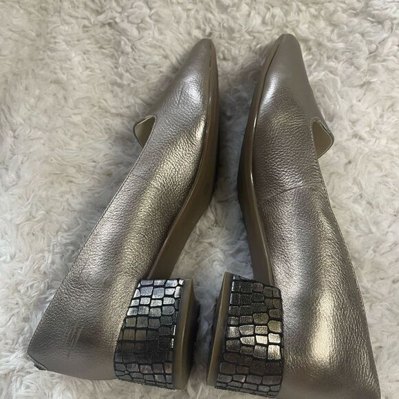 Anne Klein metallic taupe leather slip on shoes 1.5” Block heels SZ8.5M - Picture 6 of 13